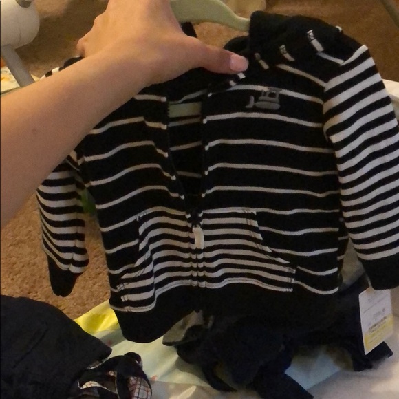 23 6-9 month Baby boys tops / jumpers / jacket - Picture 3 of 3